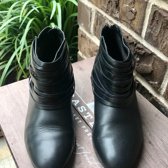 Clarks Collection Booties - Picture 2 of 5